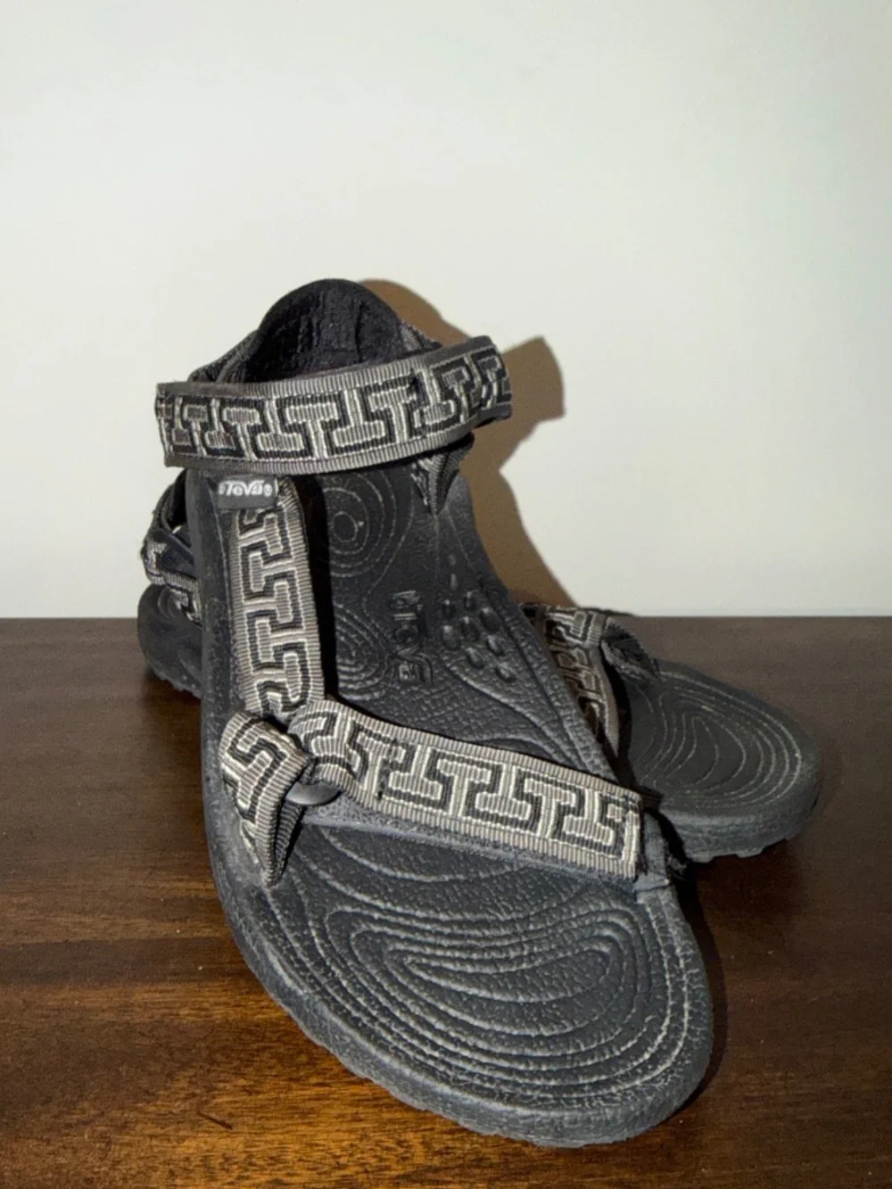 Teva Men’s Aztec Hiking Water Sandals Adjustable Gray Black Size 8